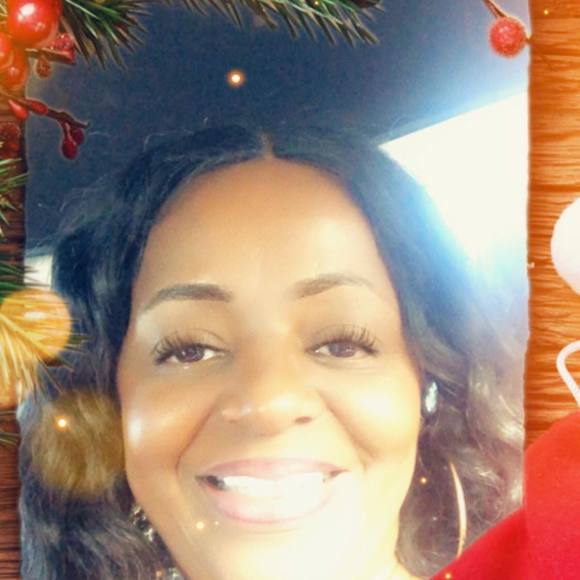 Meet your Posher, Cynthia - Picture 1 of 1